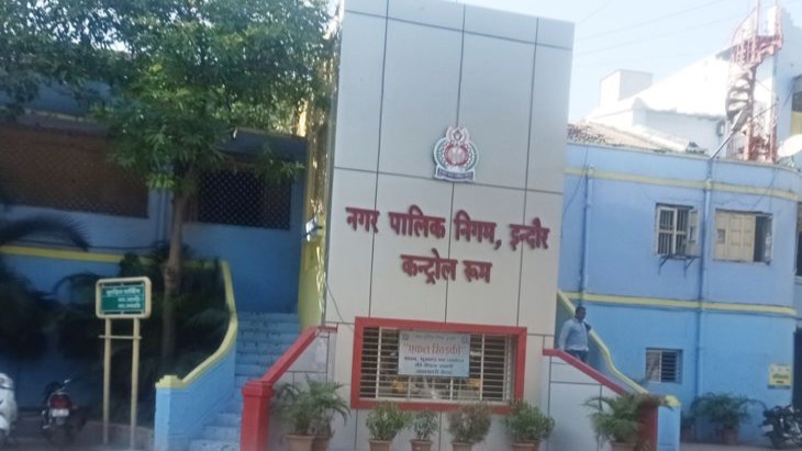 इंदौर नगर निगम का बड़ा फैसला, मार्केट विभाग के 29 कर्मचारियों का वेतन रोका