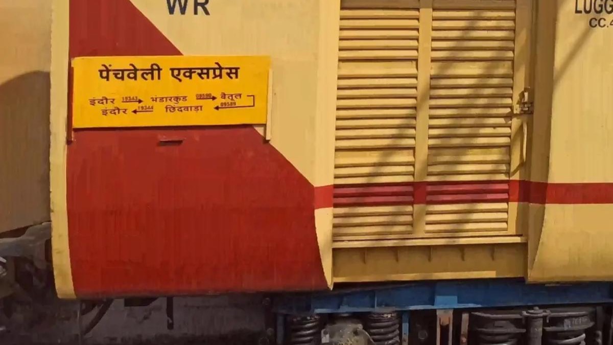 इटारसी के पास पेंचवैली एक्सप्रेस के एसी कोच में शॉर्ट सर्किट, 72 यात्रियों को सुरक्षित निकाला