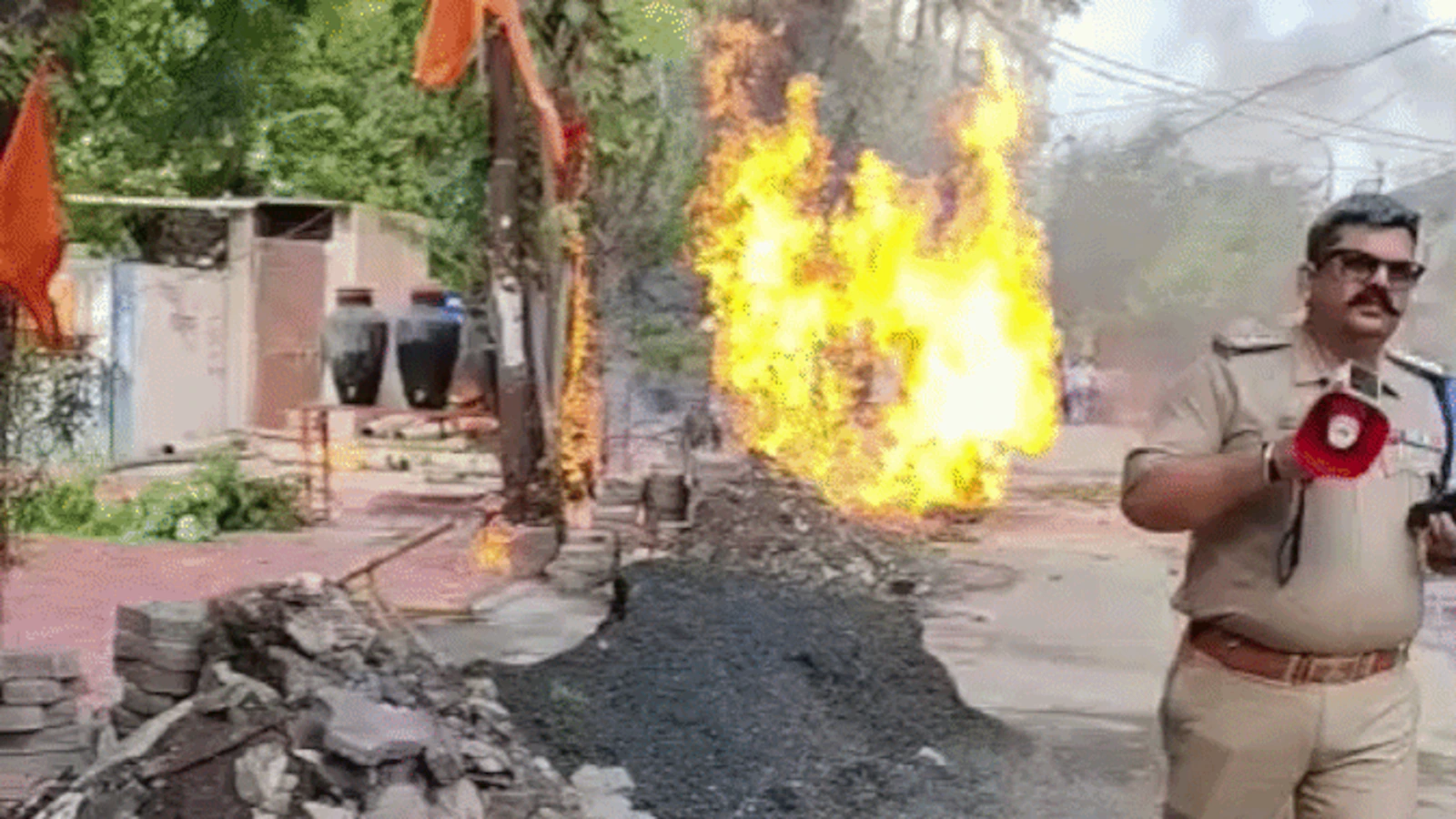 इंदौर PNG धमाका मामला: गैस पाइप विस्फोट केस में SDO को हाईकोर्ट में व्यक्तिगत पेश होने के निर्देश